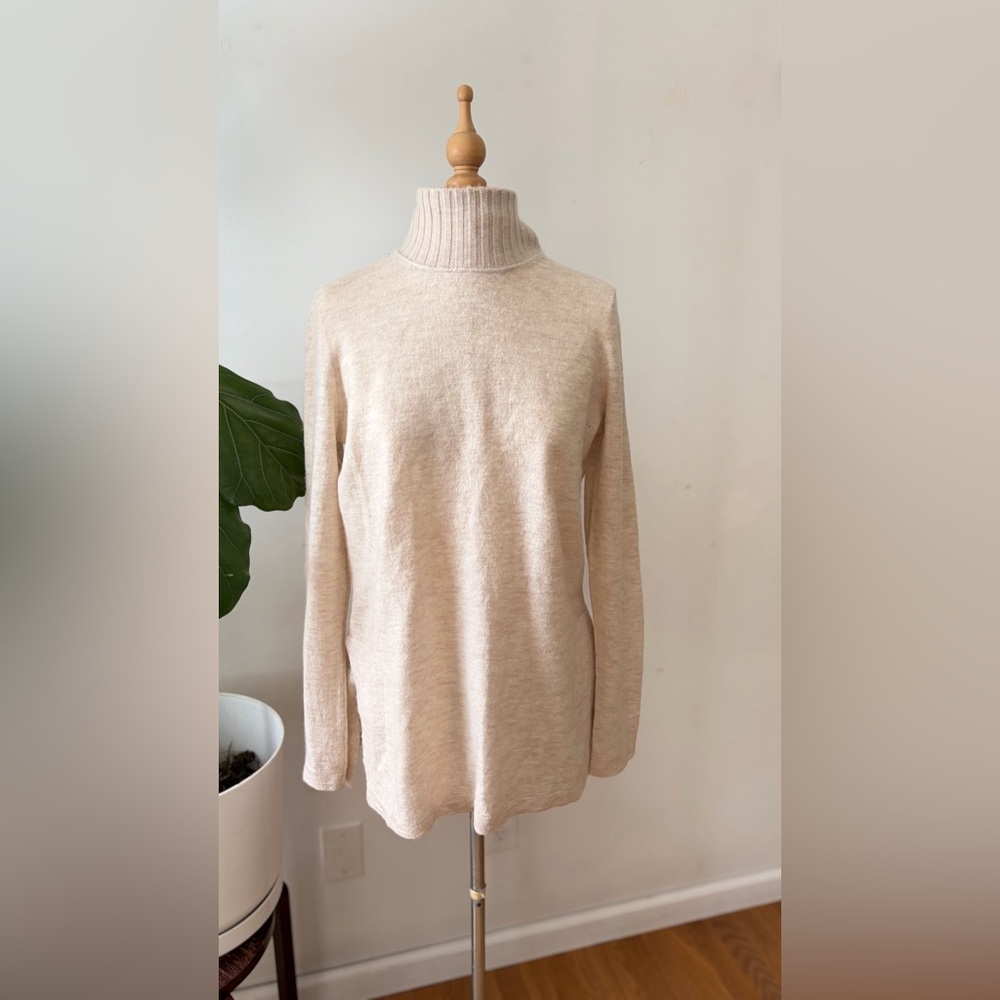 Vince Cashmere Side Slit Turtleneck Sweater Oatmeal Cream Sz Small - Picture 3 of 9